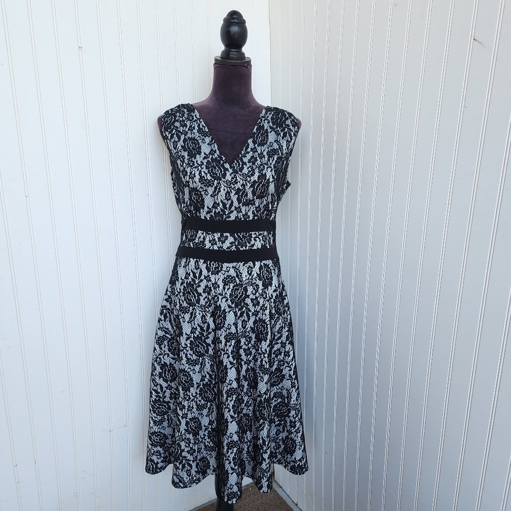 AA Studio Women's Dress Fit Flare Sleeveless Black White V-Neck Stretch Sz 10